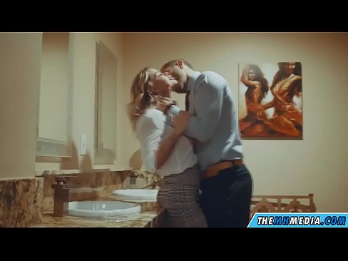 ❤️ عندما تغريك شقراء مفلس في مرحاض عام ؛ الجنس